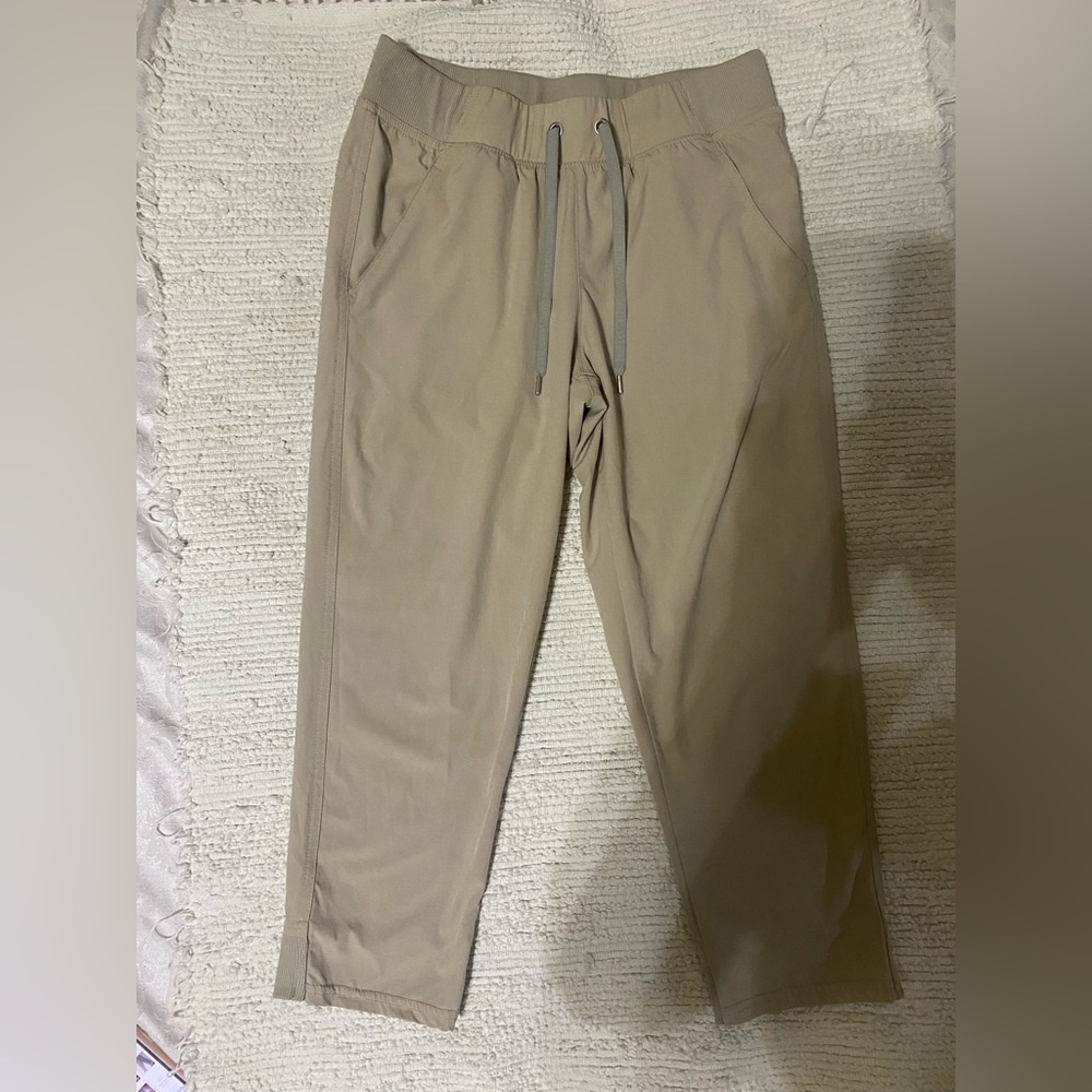 Woman’s Champion Khaki Sports Tracking Cropped Pants size xs